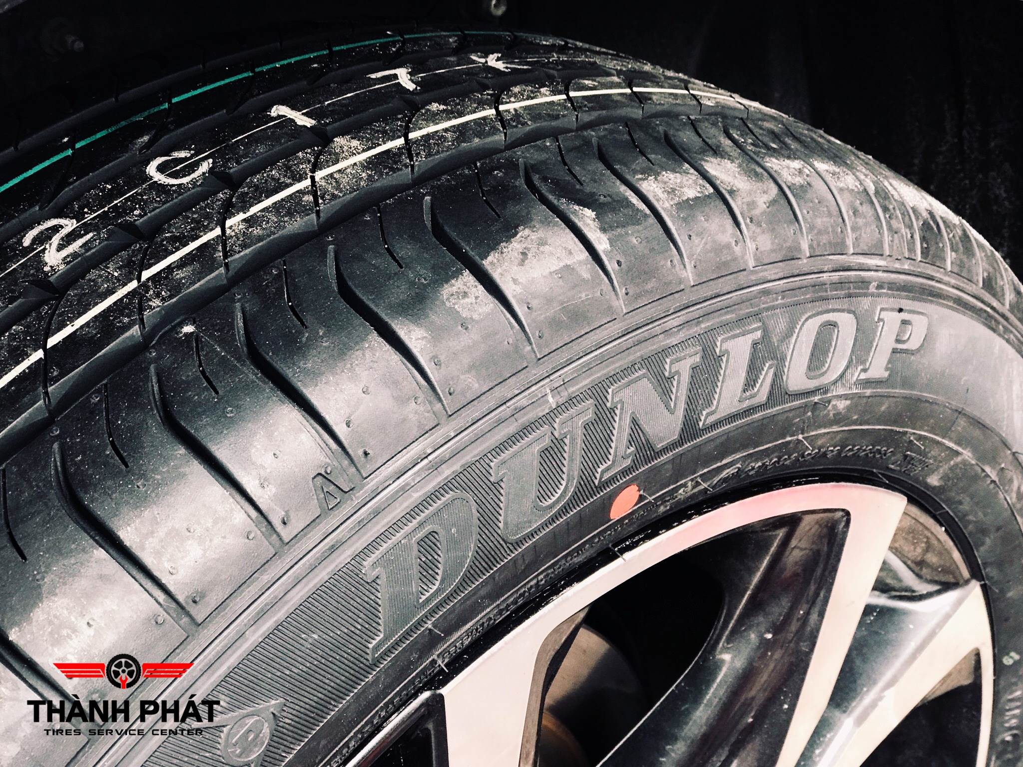 Vỏ xe Dunlop 235/55R20 dành cho Lexus RX350