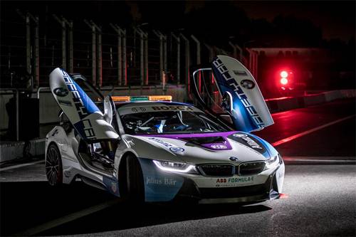BMW i8 Roadster - xe mui trần dẫn đường ở Formula E 