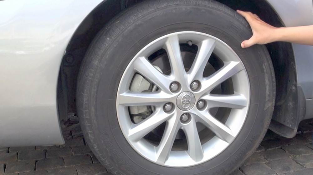 Lái ôtô: Đừng chủ quan khi lốp non
