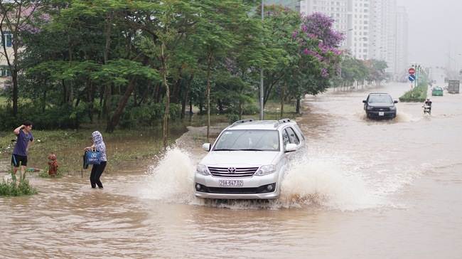 Cách xử lý tình huống khi ô tô bị ngập nước