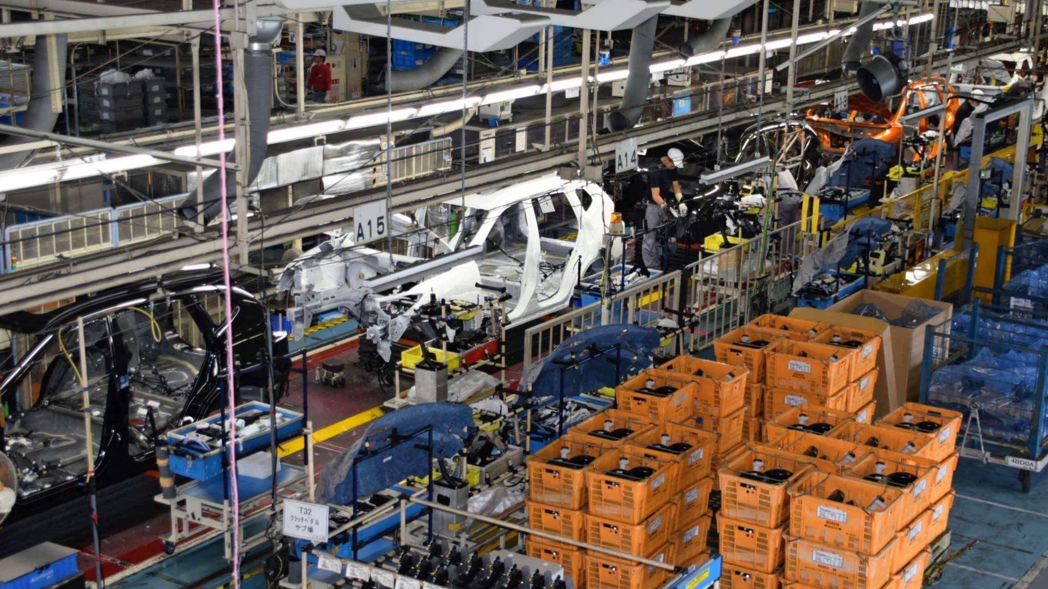 Nhiều hãng ô tô đóng cửa nhà máy ở Ý và Tây Ban Nha vì Covid-19