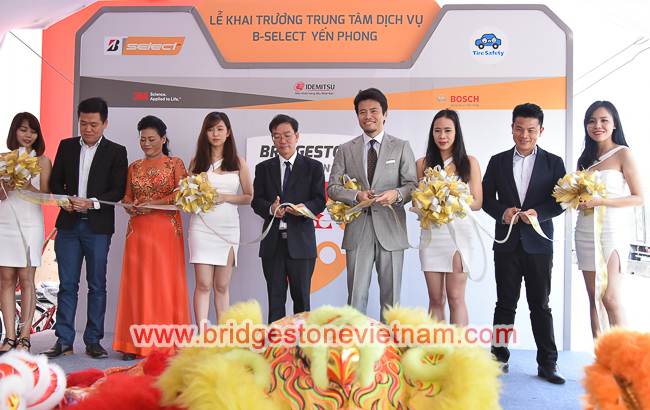 Hơn 200 khách tham gia tại Sài Gòn với Bridgestone Lăn bánh an toàn