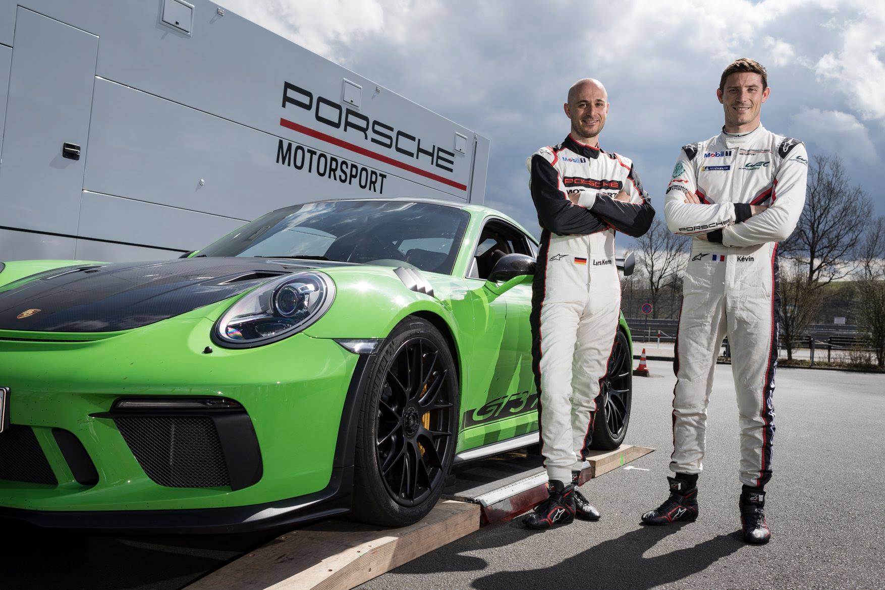 Siêu xe Porsche 911 GT3 RS trang bị lốp MICHELIN Pilot Sport Cup 2