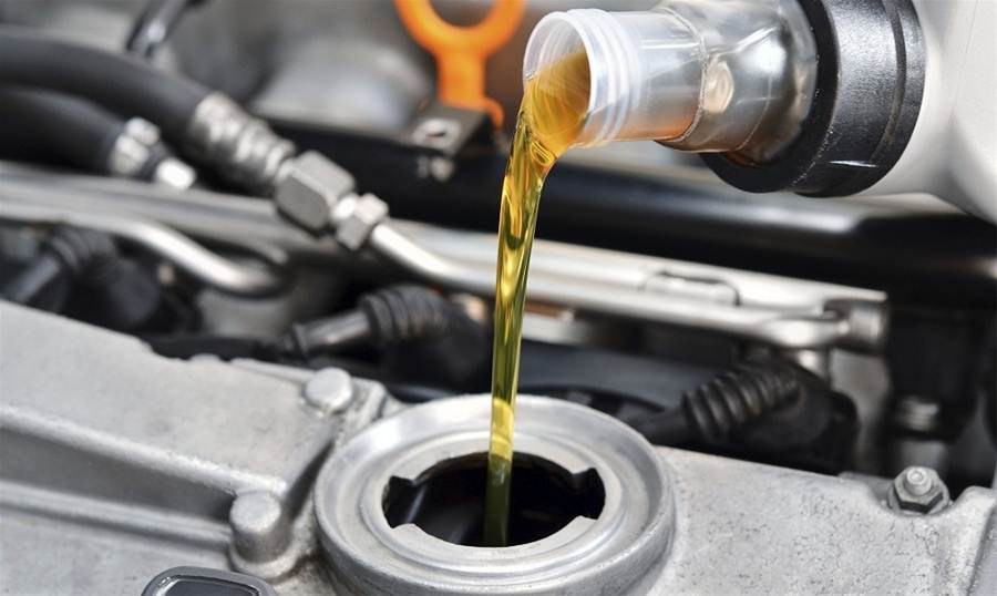 5 lưu ý giúp thay dầu xe hơi đúng cách