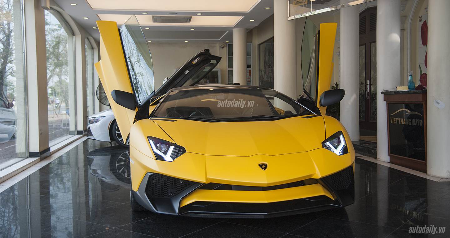 Trailer Lamborghini Aventador SV Roadster độc nhất Việt Nam