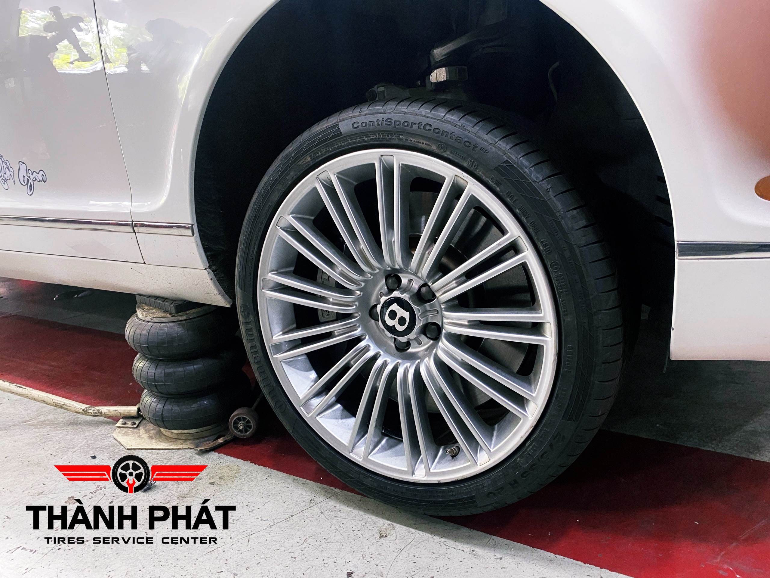 siêu phẩm #Bentley đến #Thành_phát thay dàn lốp đẳng cấp #Continental thương hiệu hàng đầu trên thế giới