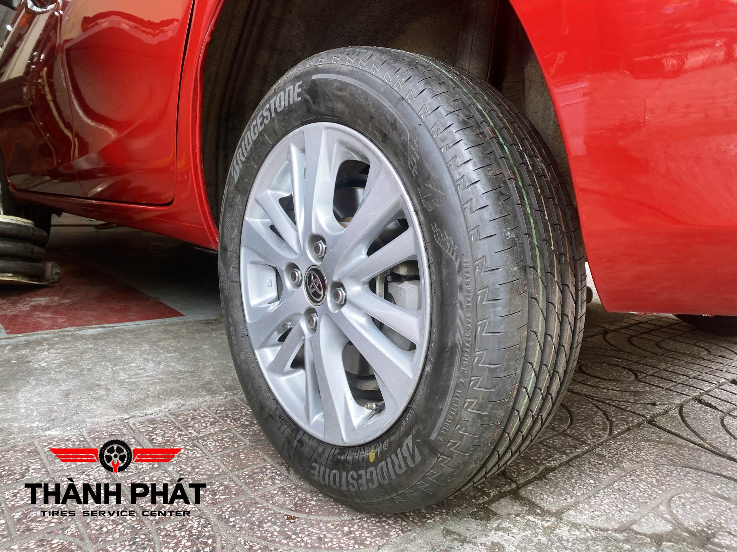 Toyota Vios lựa chọn dòng lốp Bridgestone vì tin tưởng về chất lượng, độ bền, sự êm ái và an toàn